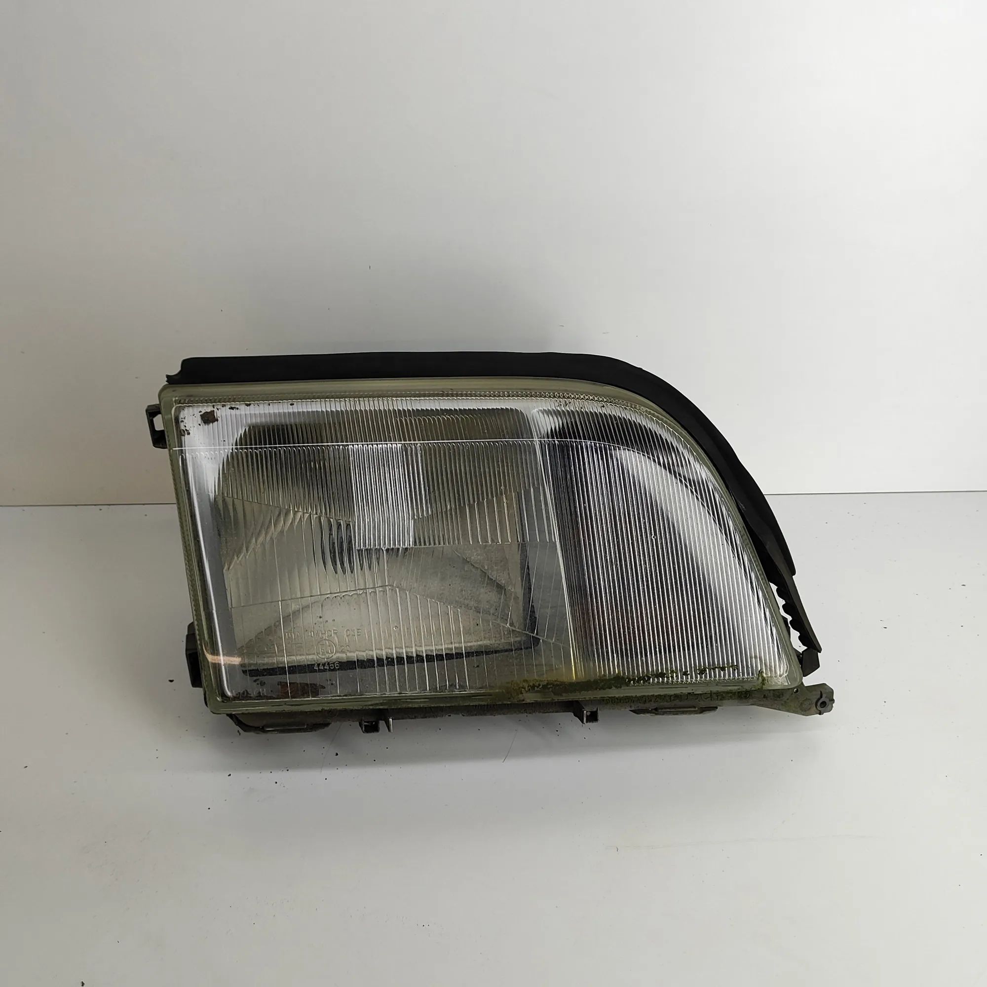 Mercedes-Benz 200 - 500 / E (W124) Front Right Headlight Front Right Headlight — MERCEDES BENZ S-CLASS (...