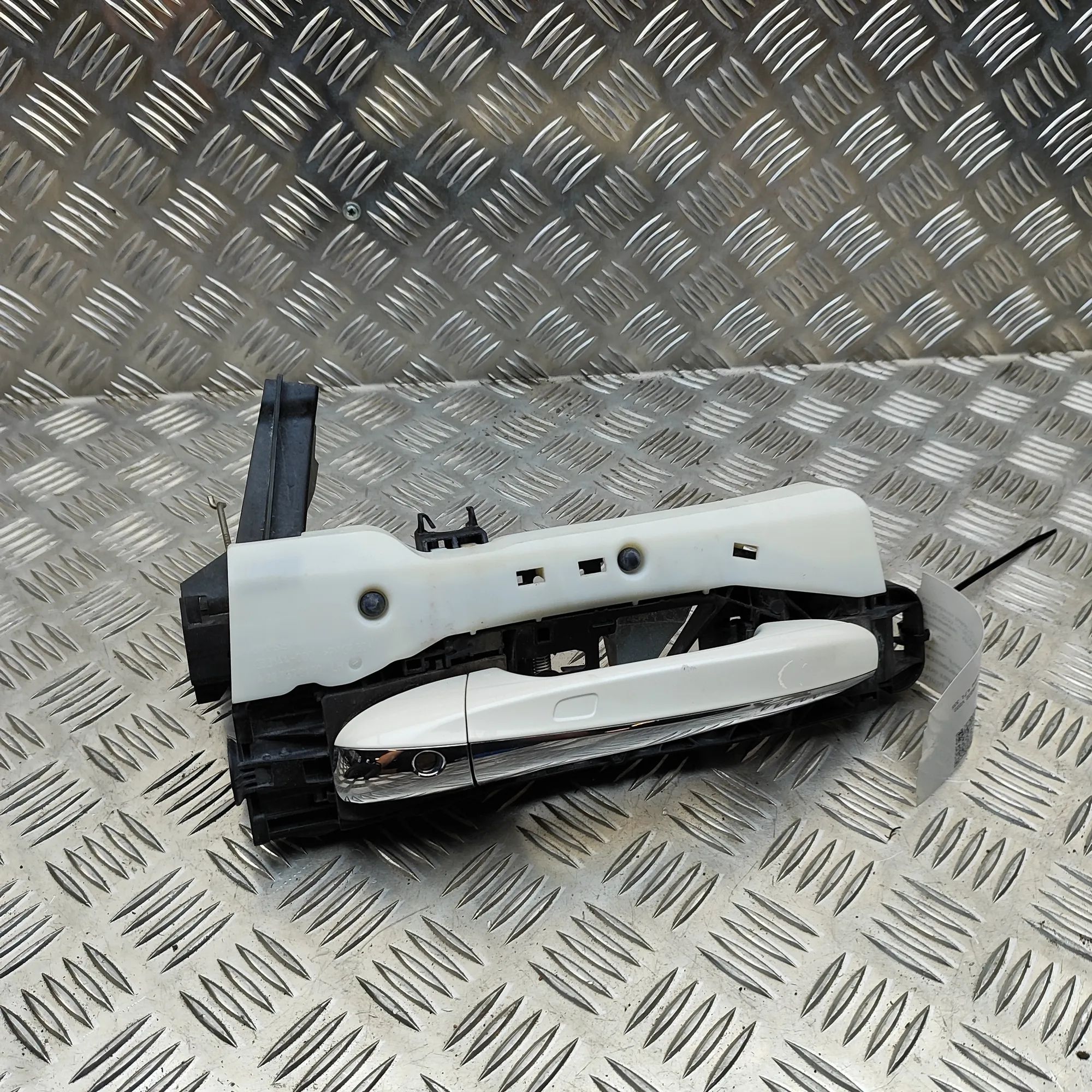 Mercedes-Benz A (W176) Front Left Door Exterior Handle Front Left Door Exterior Handle — MERCEDES BENZ...