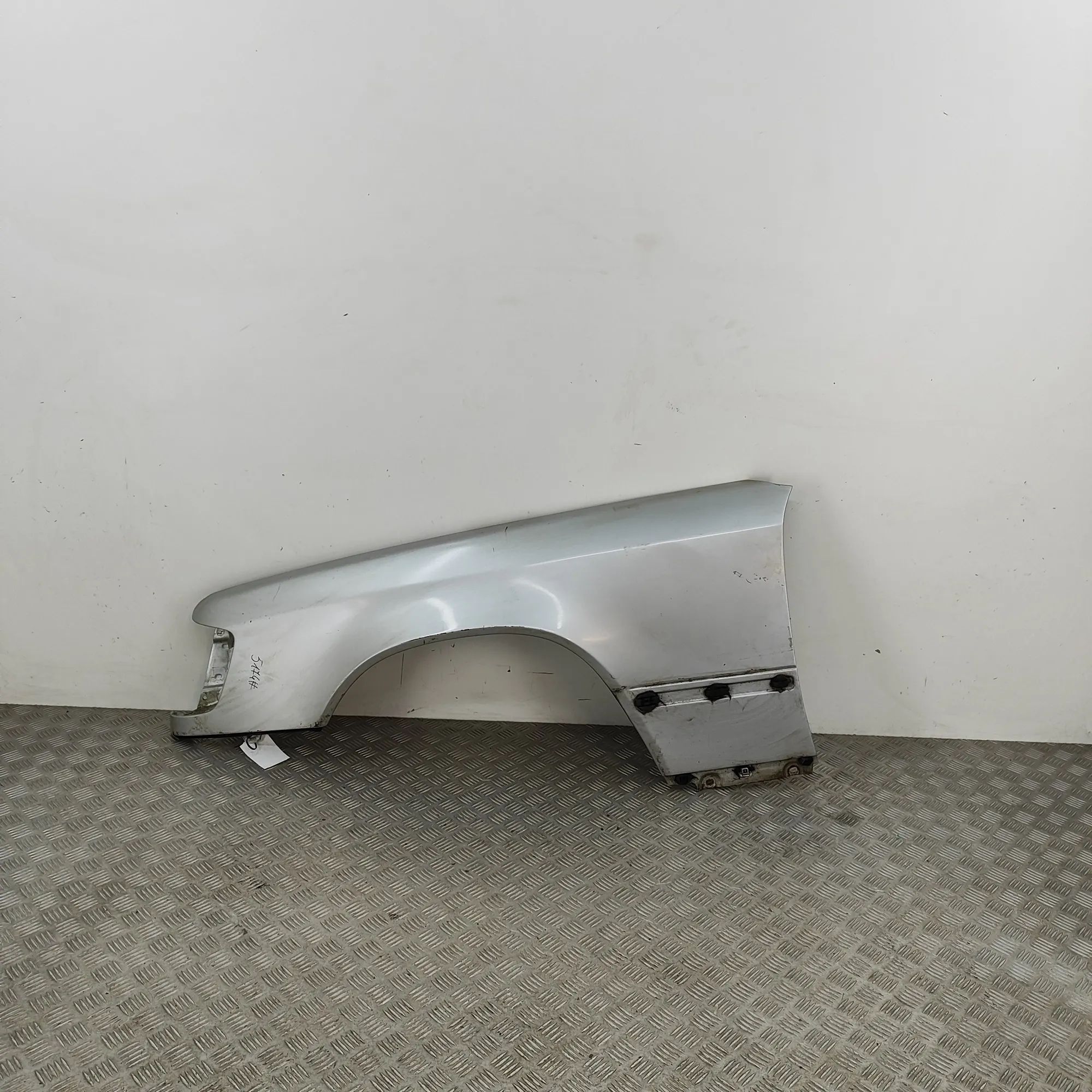Mercedes-Benz 200 - 500 / E (W124) Front Left Fender Front Left Fender — MERCEDES BENZ E-CLASS (W124...