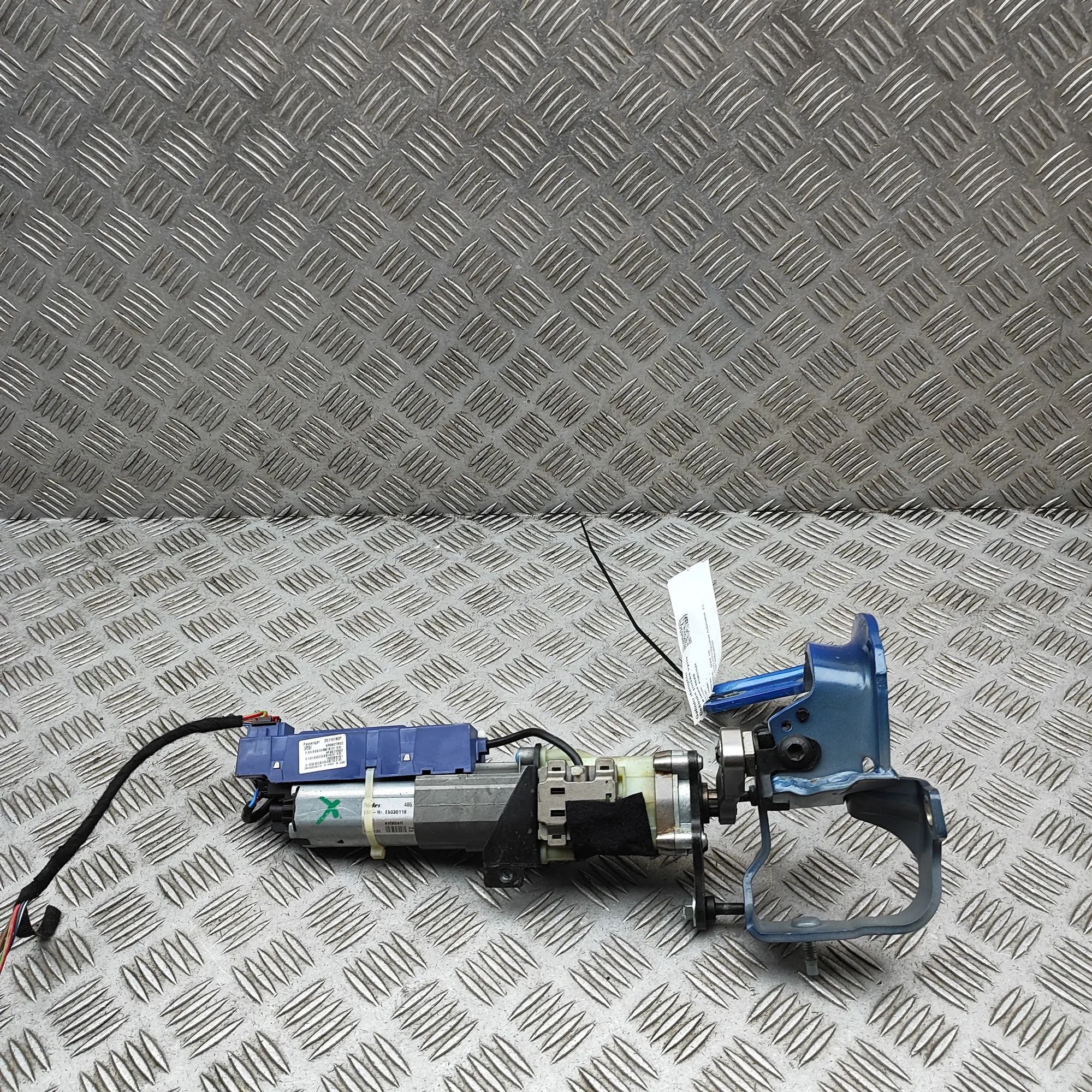 Audi Q5 (8R) Power tailgate lift motor — right Power tailgate lift motor — right — AUDI Q5 8R ...