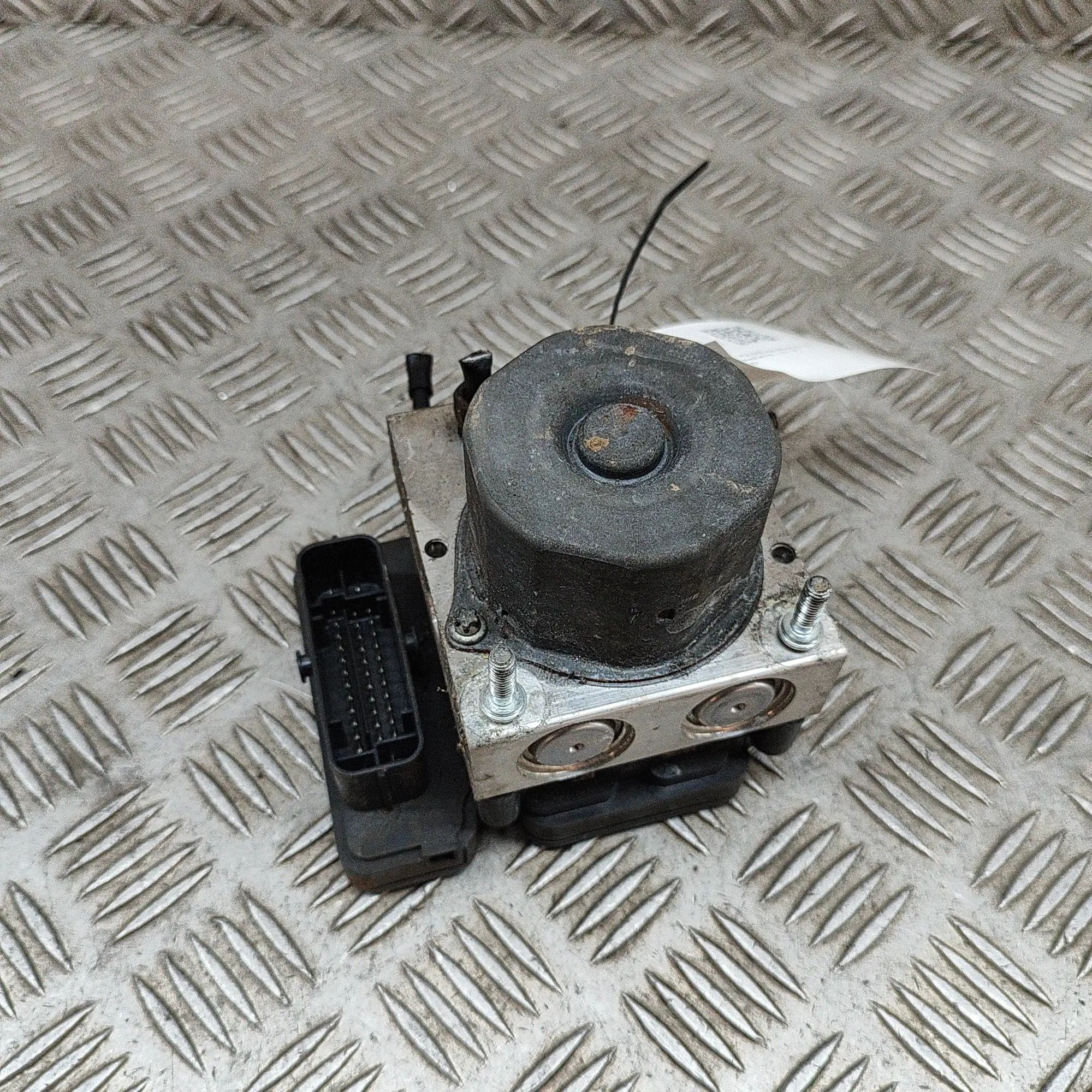 Nissan Pulsar (C13) ABS Hydraulipumppu ABS Pump — NISSAN PULSAR Hatchback C13 (2012-PR...