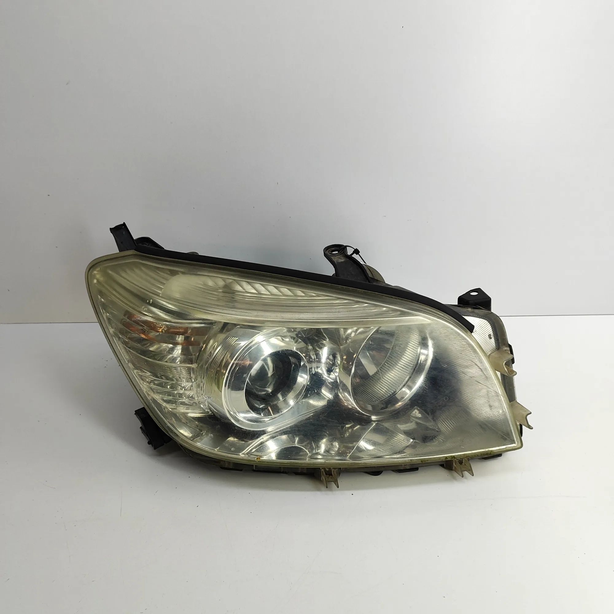 Toyota RAV4 (XA30) Front Right Headlight Front Right Headlight — TOYOTA RAV 4 III _A3_ (...