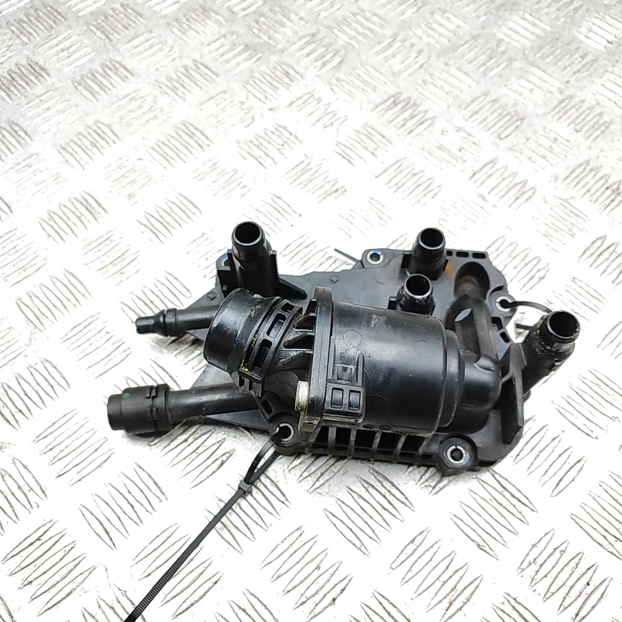 BMW X5 (G05) Thermostat housing Thermostat housing — BMW X5 G05 (2018-PRESENT) ...