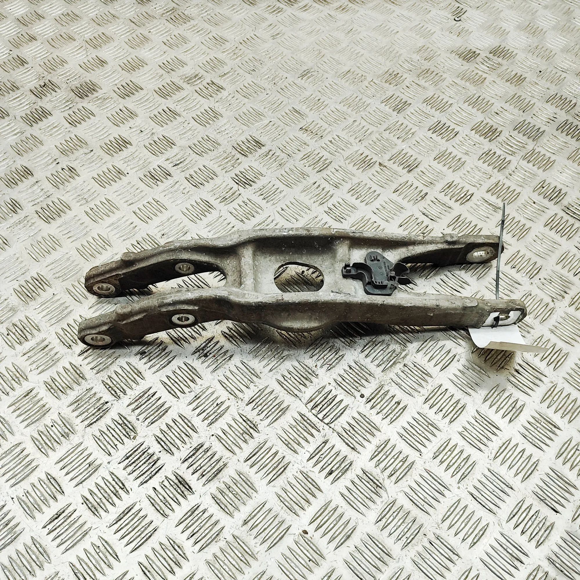 Mercedes-Benz A (W177) Rear Left Lower Control Arm Rear Left Lower Control Arm — MERCEDES BENZ E-C...