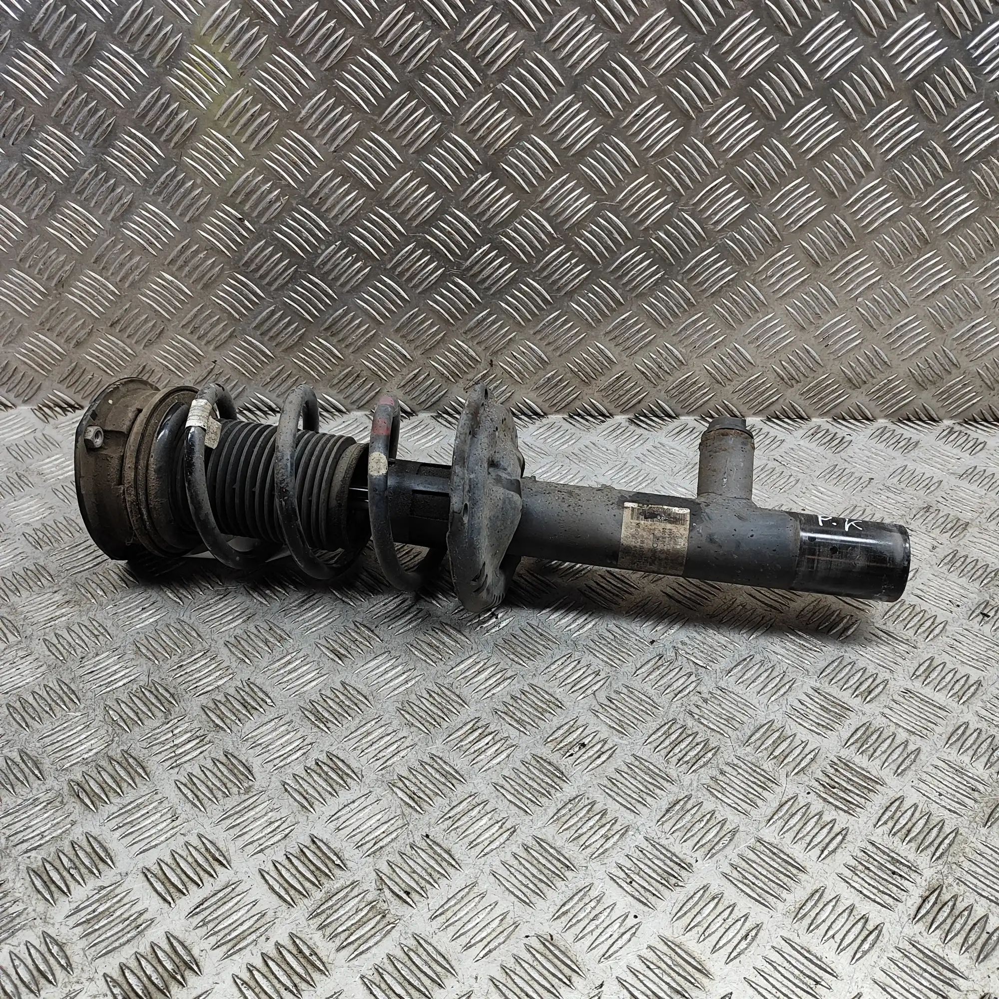 Seat Leon Shock absorber — front left Shock absorber — front left — SEAT LEON ST 5F8 ...