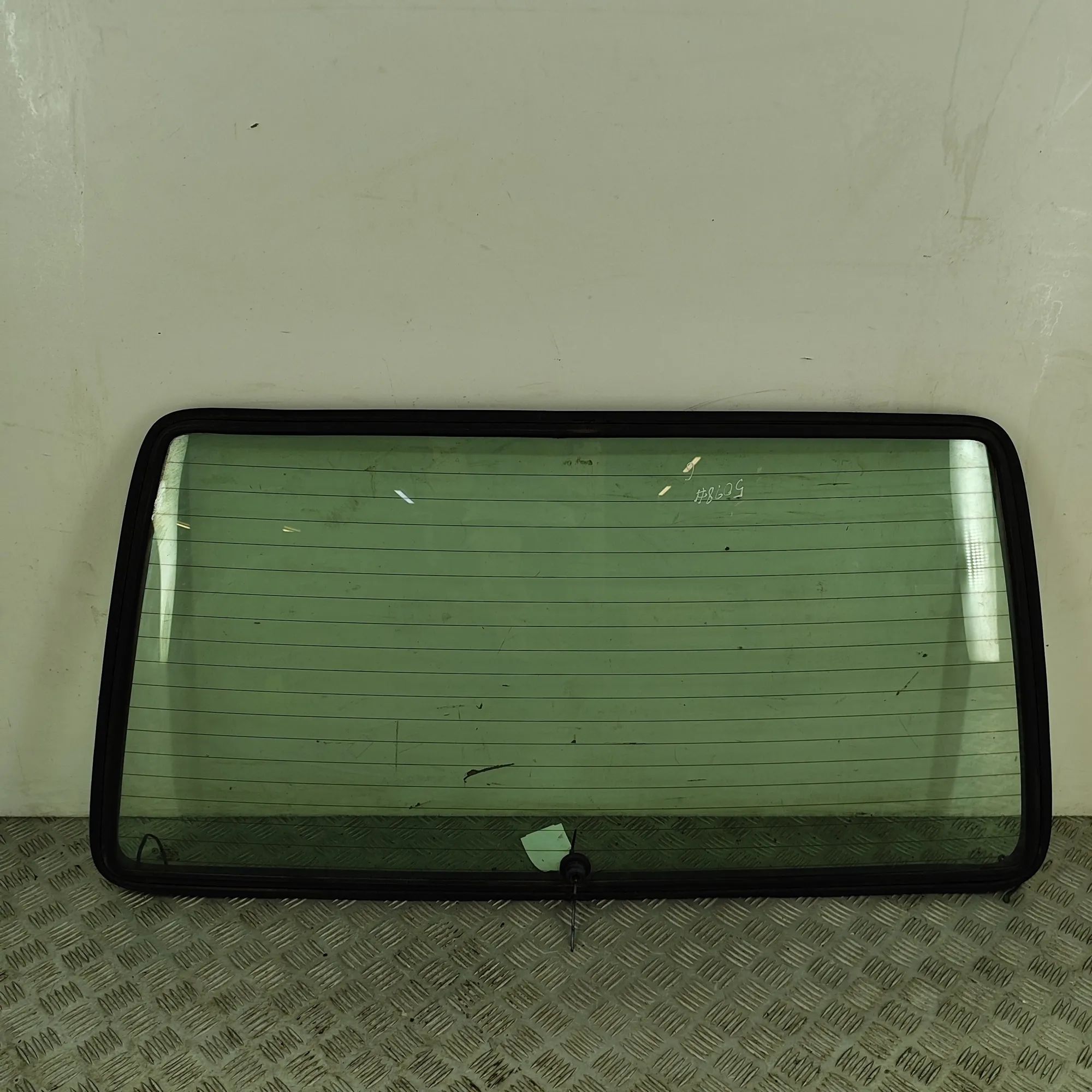 Mercedes-Benz 200 - 500 / E (W124) Rear Window glass Rear window glass — MERCEDES BENZ E-CLASS (W124...