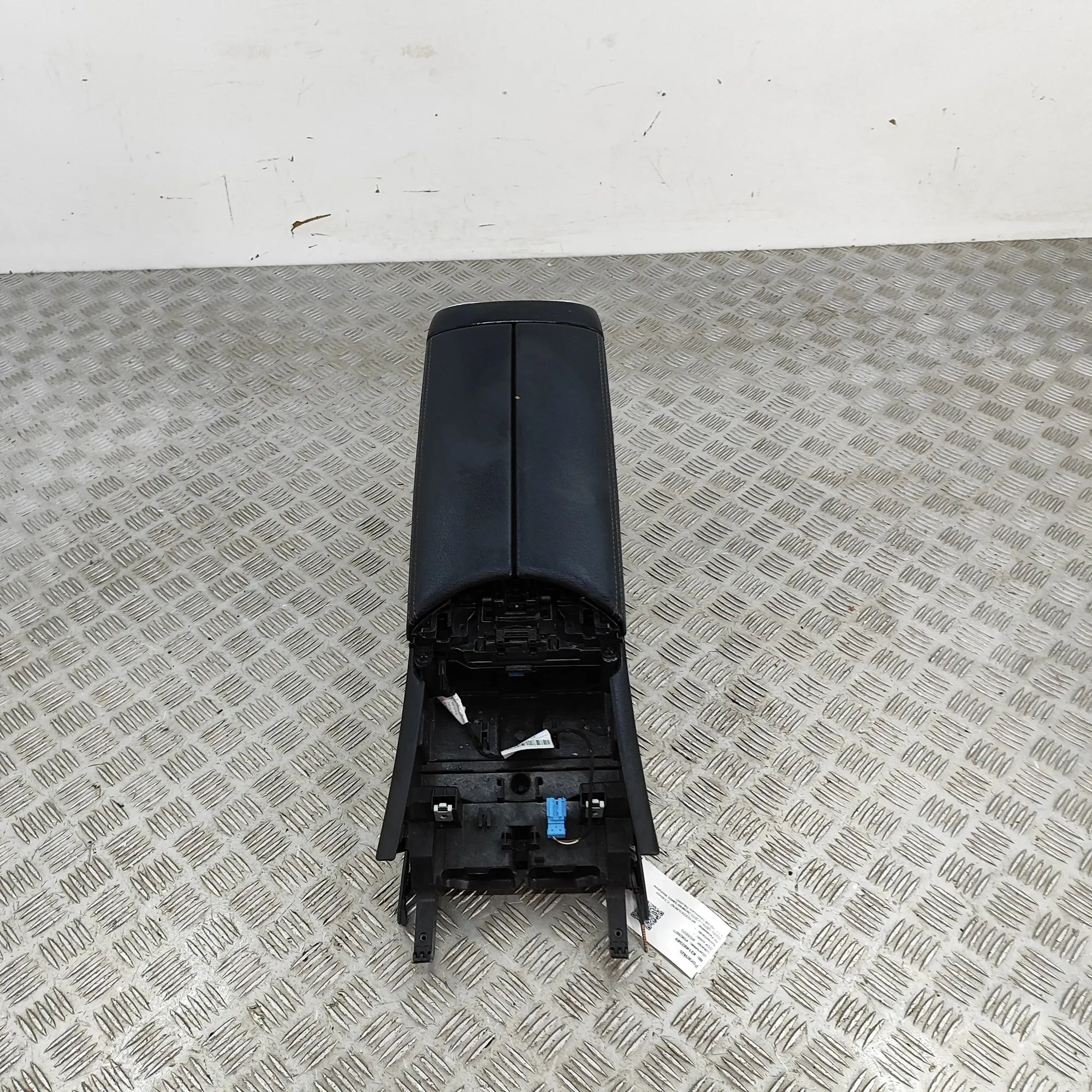 Mercedes-Benz A (W176) center console center Console — MERCEDES BENZ C-CLASS (W205) (...