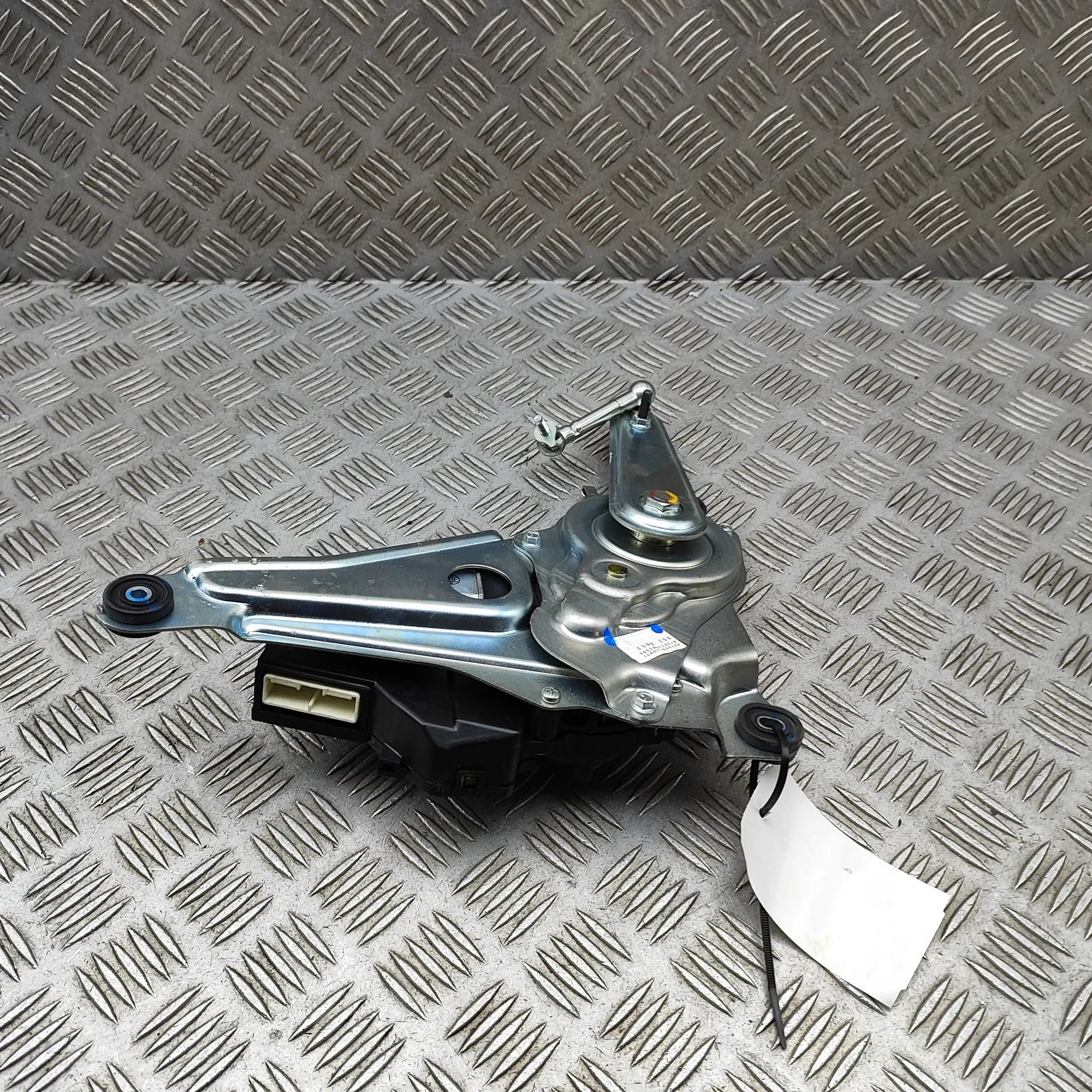 Lexus LS Power tailgate lift motor — left Power tailgate lift motor — left — LEXUS LS _F4...