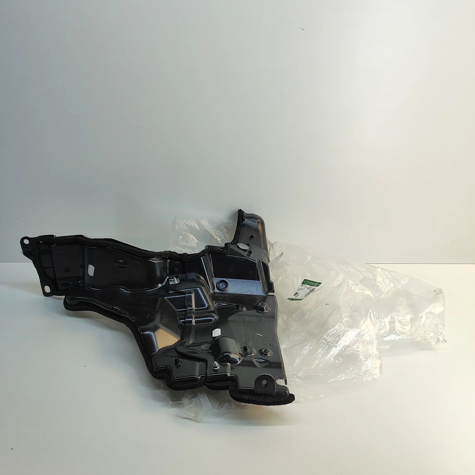 Land Rover Range Rover Sport (L494) Moottori muovikansi Engine cover — LAND ROVER RANGE ROVER SPORT (20...