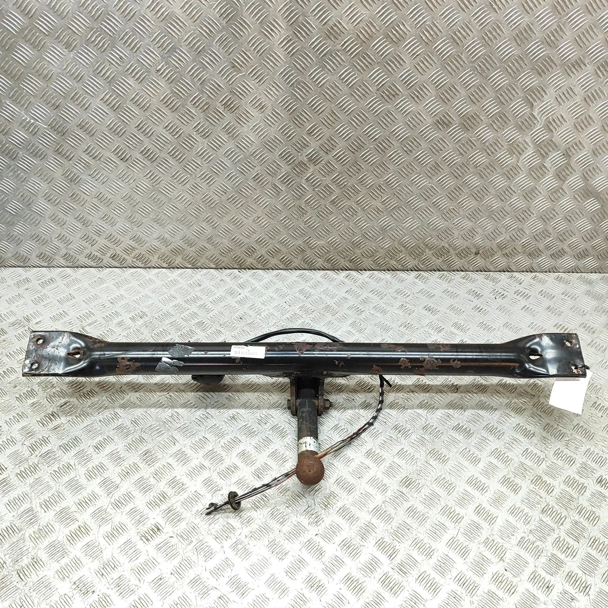 Mercedes-Benz 200 - 500 / E (W124) Towbar Kit Towbar Kit — MERCEDES BENZ E-CLASS (W124) (1985...