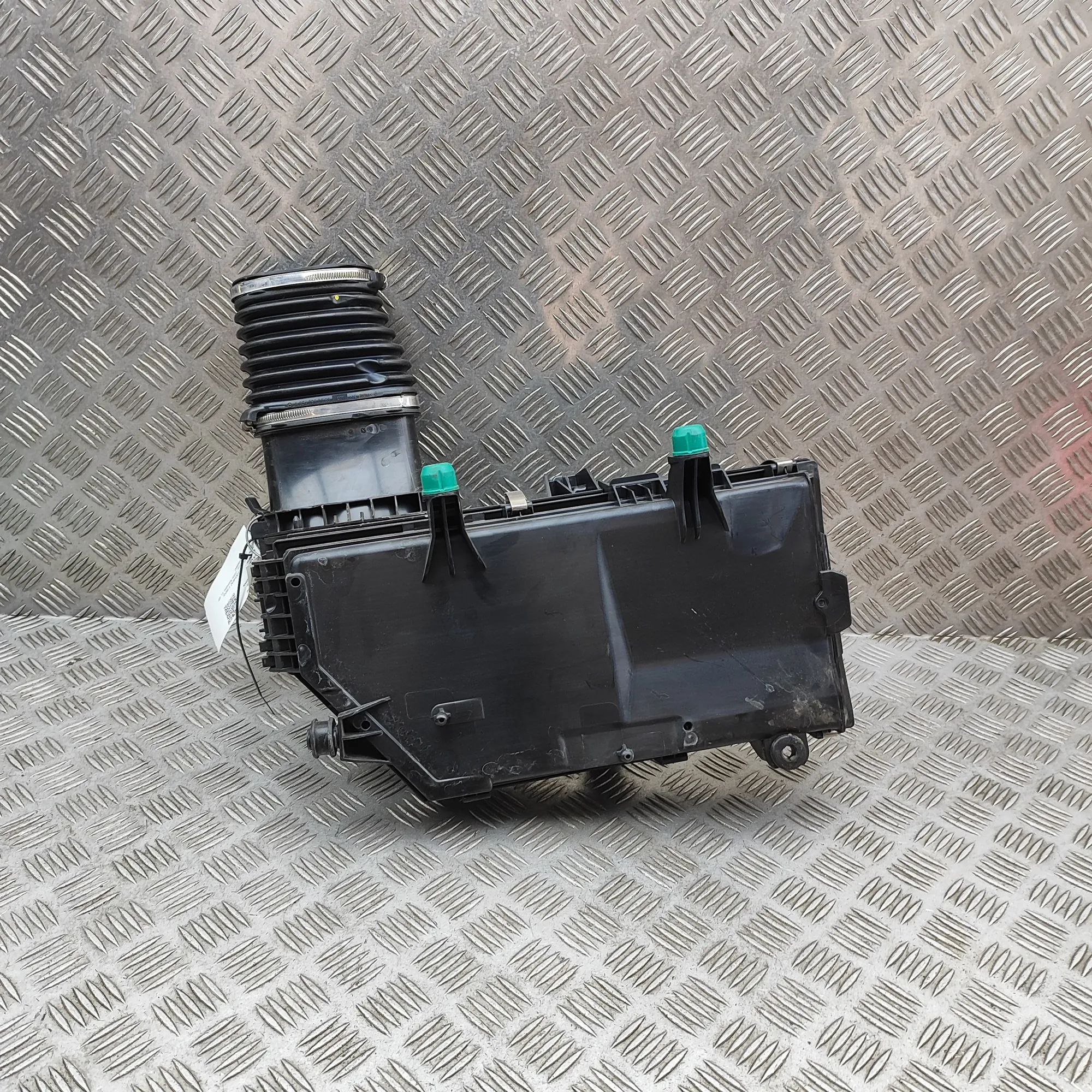 Mercedes-Benz A (W177) Воздухоочиститель  Air Filter Box — MERCEDES BENZ E-CLASS (W213) (...