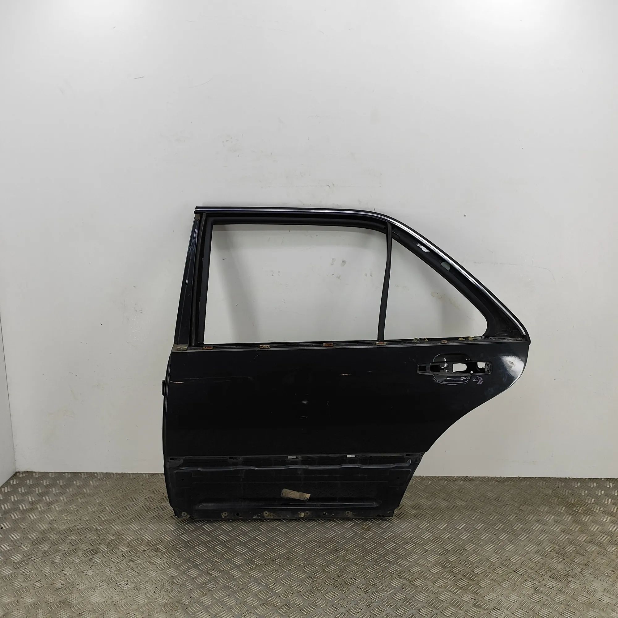 Mercedes-Benz 200 - 500 / E (W124) Door — rear left Door — rear left — MERCEDES BENZ S-CLASS (W140)...