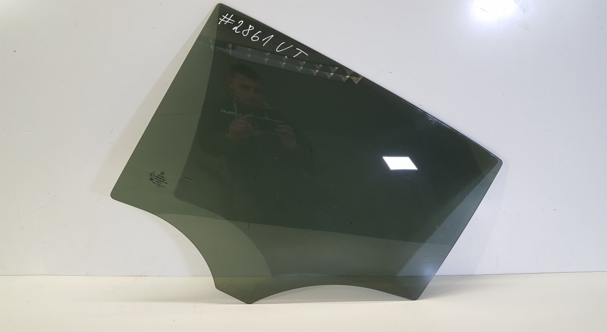 Mercedes-Benz GLA (X156) Door window glass — rear left Door window glass — rear left — MERCEDES-BENZ G...