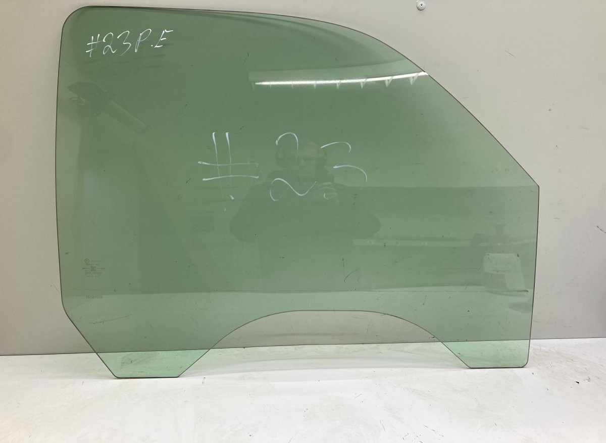 Cadillac Escalade Door window glass — front right Door window glass — front right — CADILLAC ESCA...