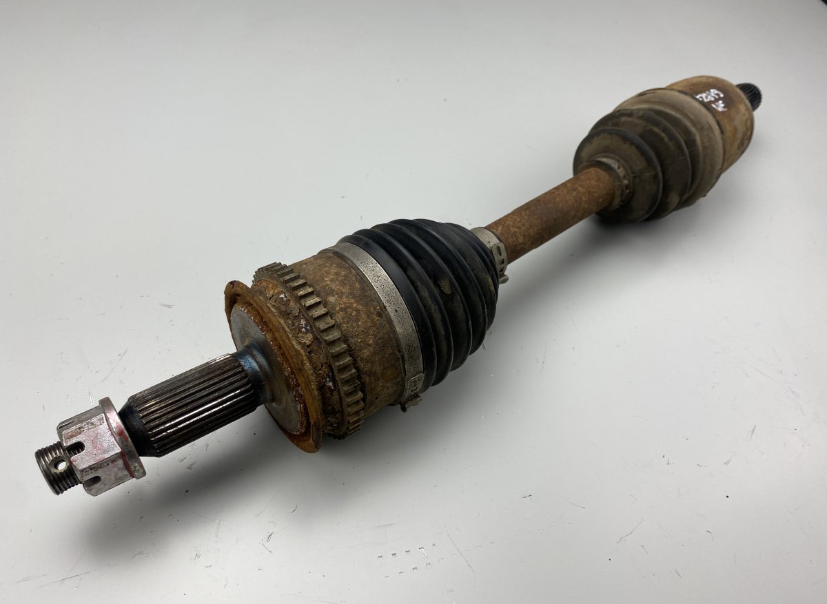 Mitsubishi L200 Driveshaft — front left Driveshaft — front left — MITSUBISHI L200 V / T...