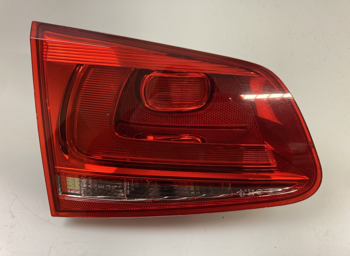 Volkswagen Touareg Inner tail light — left Inner tail light — left — VW TOUAREG II (7P) (2...