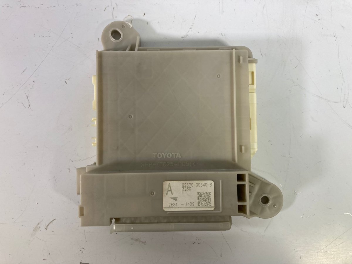 Lexus GS Fuse box Fuse box — LEXUS GS IV (2011-2020) — 82670-3034...