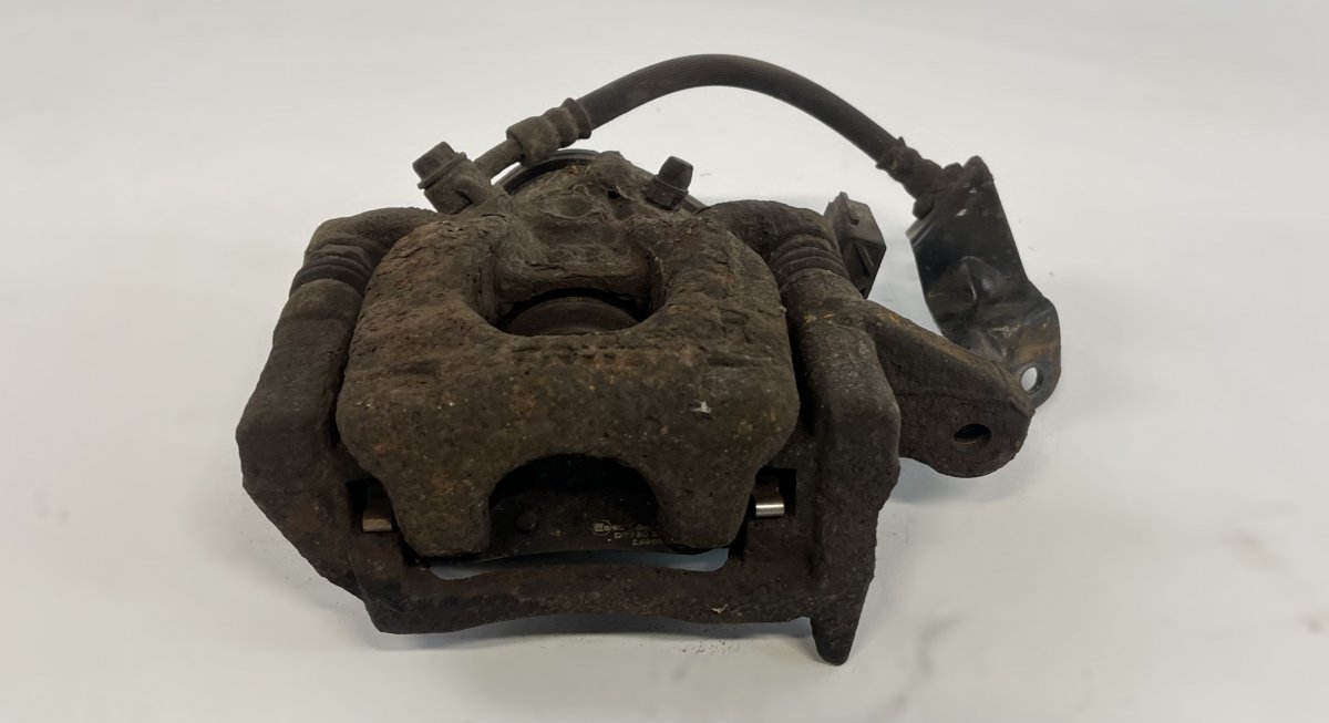 Nissan Qashqai (J11) Brake caliper — rear right Brake caliper — rear right — NISSAN QASHQAI II ...