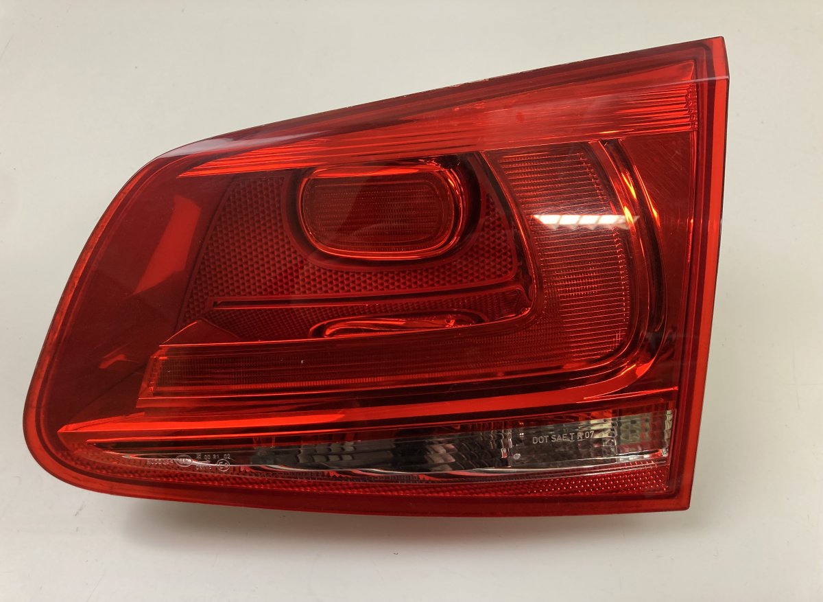 Volkswagen Touareg Inner tail light — right Inner tail light — right — VW TOUAREG II (7P) (...