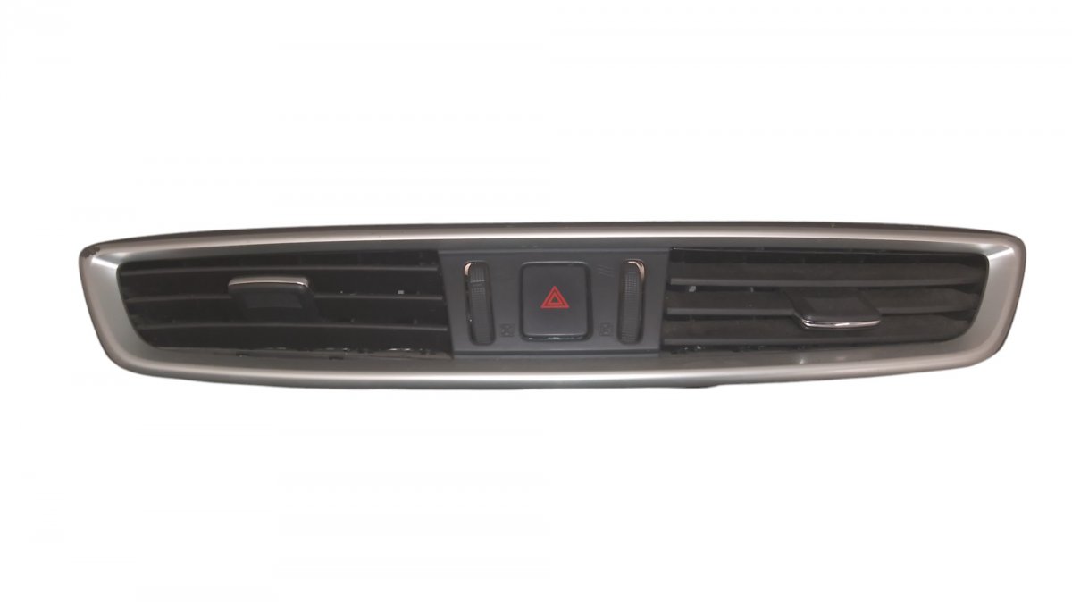 Nissan X-Trail / Rogue Centre air vent — front Centre air vent — front — NISSAN X-TRAIL III (T...