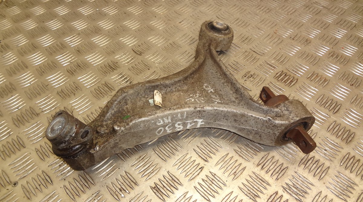 Volvo V70 Lower suspension control arm — front right Lower suspension control arm — front right — VO...
