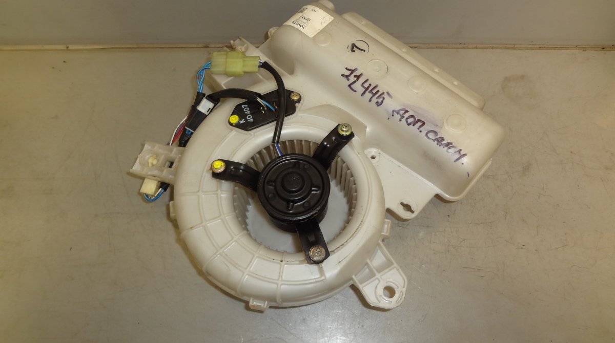 Toyota Avensis Verso Heater fan rear