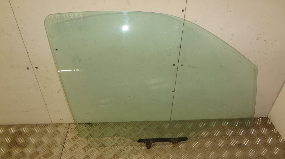 Nissan Pathfinder (R51) Door window glass — front right Door window glass — front right — NISSAN PATHFI...