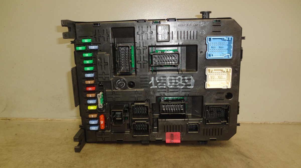 Peugeot 3008 Central Locking Control Unit Central locking control unit — PEUGEOT 3008 I (...