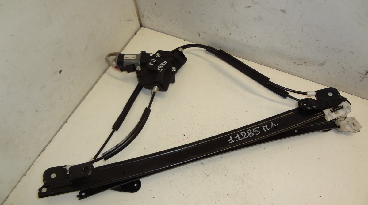 Chrysler Voyager / Town & Country Complete window regulator — front left Complete window regulator — front left — CHRYSL...