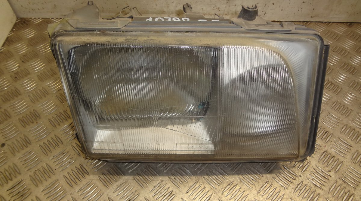 Mercedes-Benz 200 - 500 / E (W124) Right headlight Right headlight — MERCEDES-BENZ E-CLASS (W124) ...
