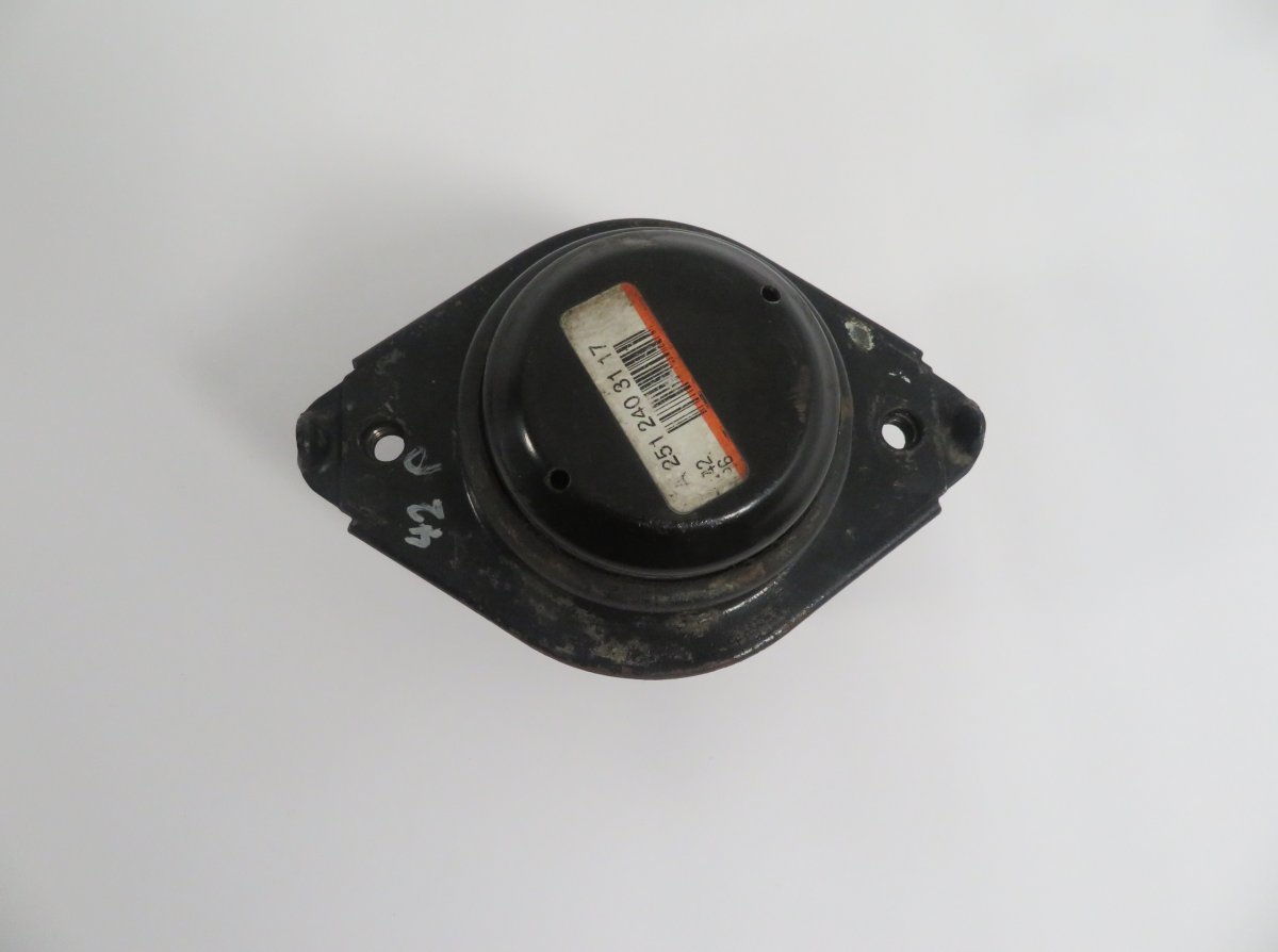 Mercedes-Benz A (W169) Right Side Engine Mount Right Side Engine Mount — MERCEDES-BENZ ML-CLAS...