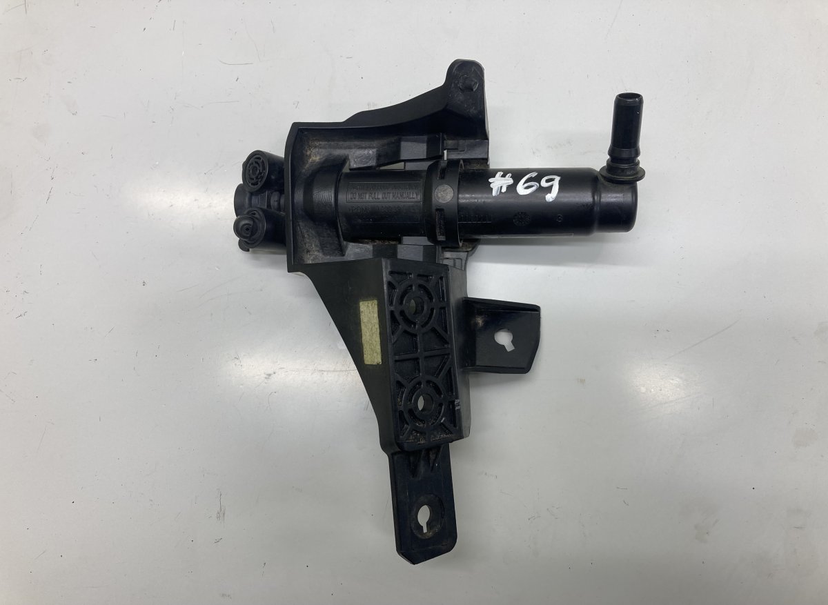 Kia Optima (JF) Headlight washer nozzle — left Headlight washer nozzle — left — KIA OPTIMA IV ...
