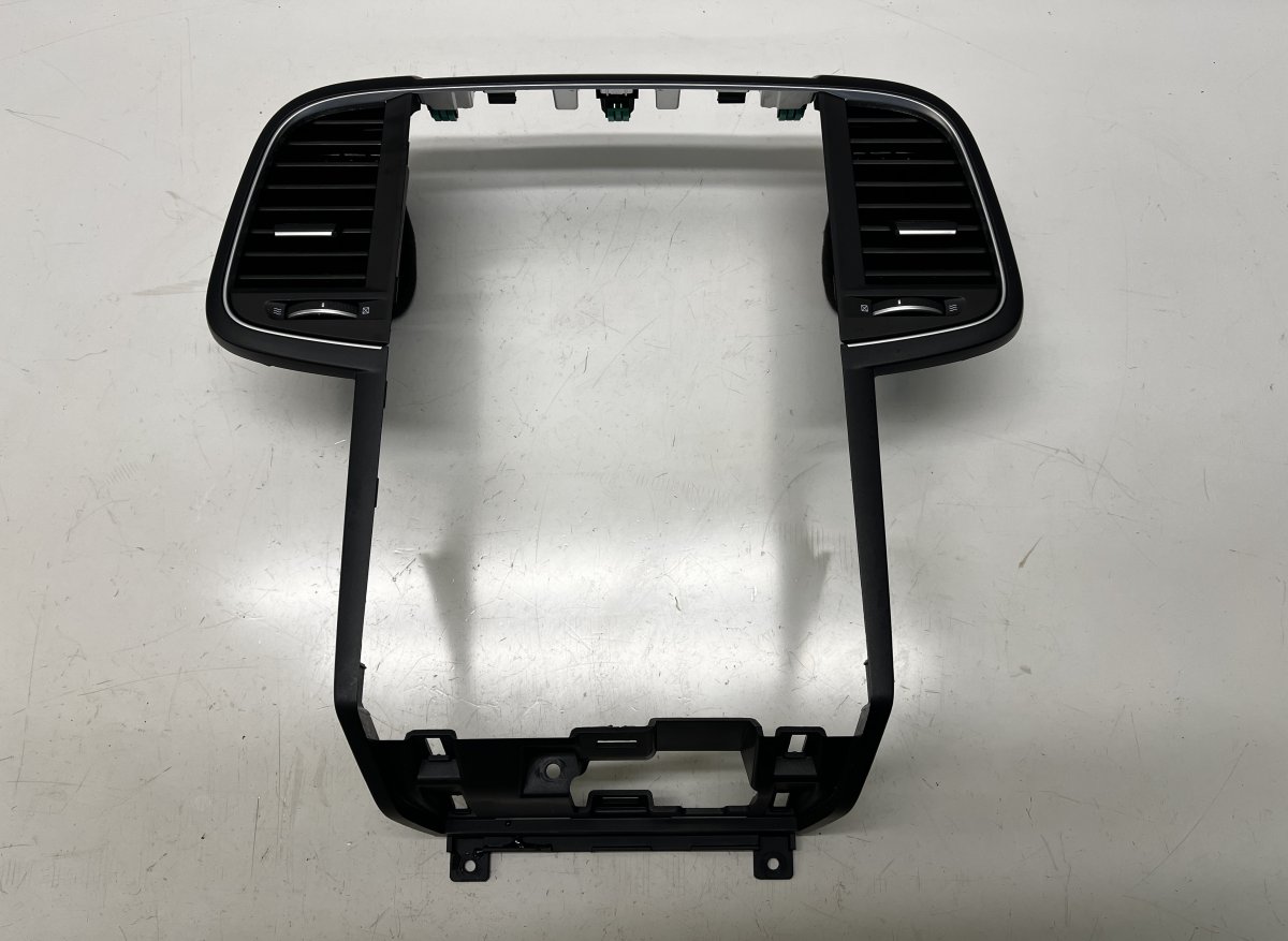 Renault Koleos Centre air vent — front Centre air vent — front — RENAULT KOLEOS II (20...
