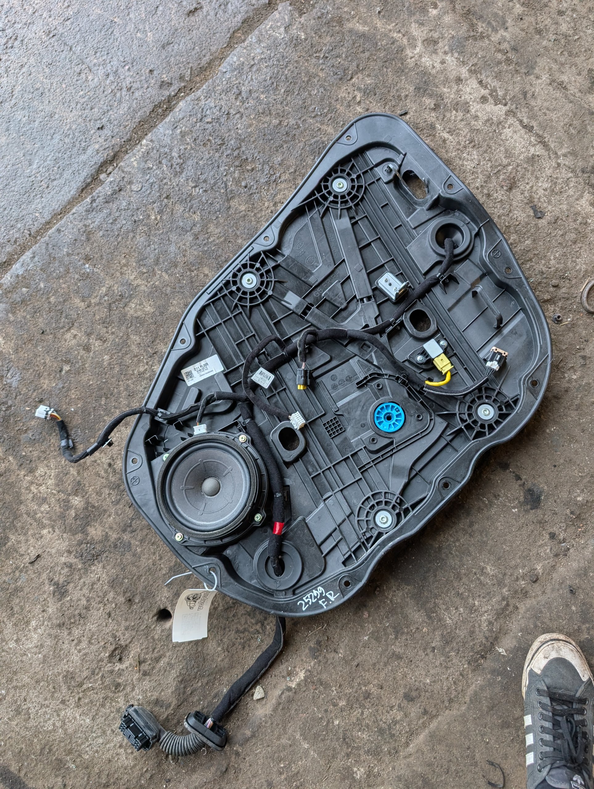 Kia Niro Front right window regulator mechanism Front right window regulator mechanism — KIA NI...
