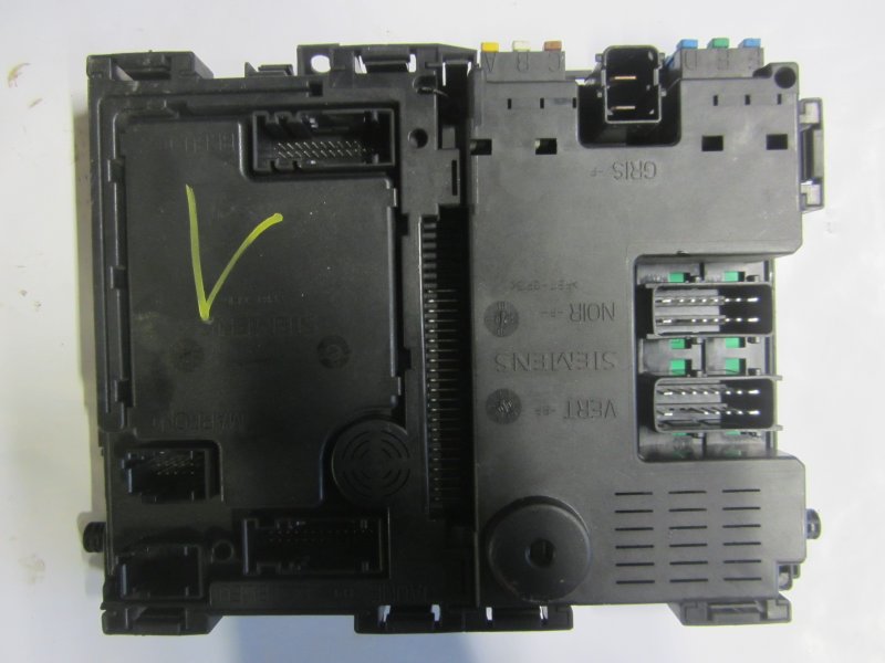 Peugeot 406 Fuse box Fuse box — PEUGEOT 406 (1995-2004) — 9640091080...