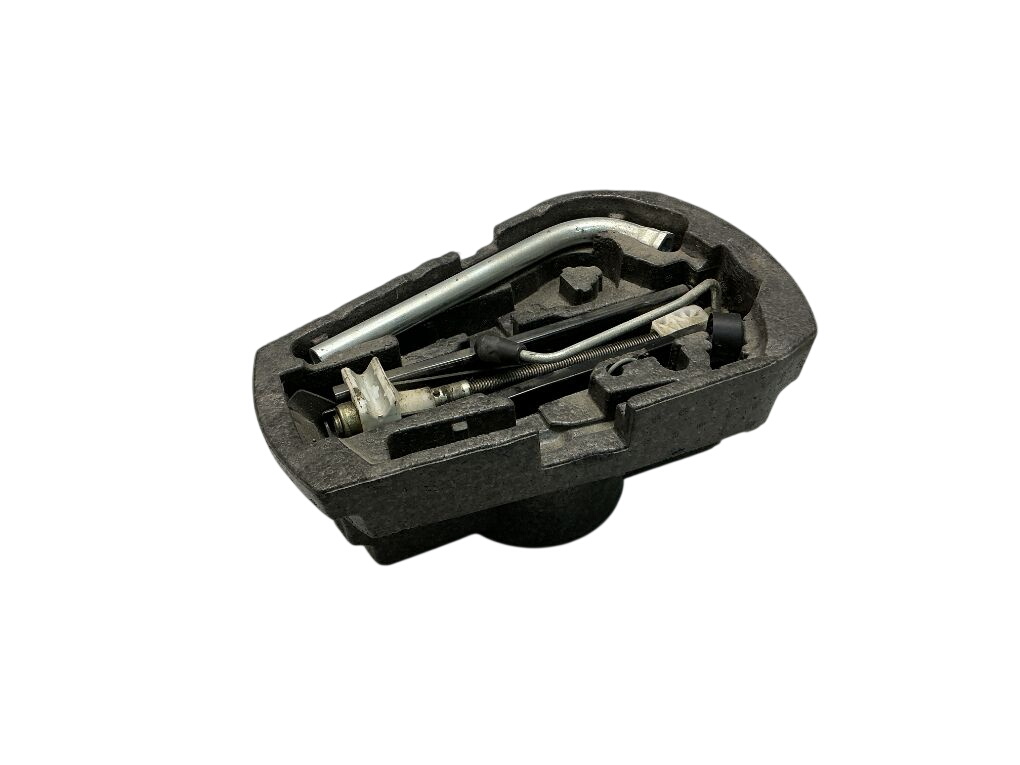Volkswagen Polo Tool Kit Tool Kit — VW POLO V (6R, 6C, 61) (2009-2017) —...