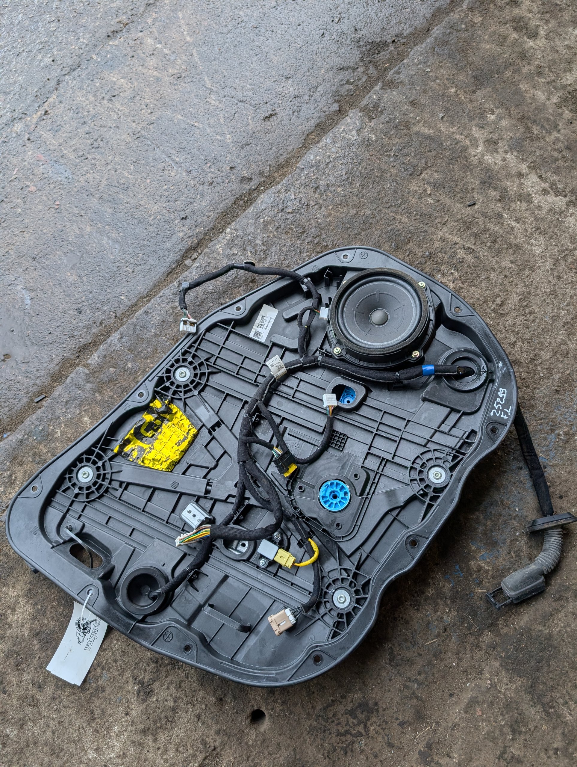 Kia Niro Front-left window regulator mechanism Front-left window regulator mechanism — KIA NIR...