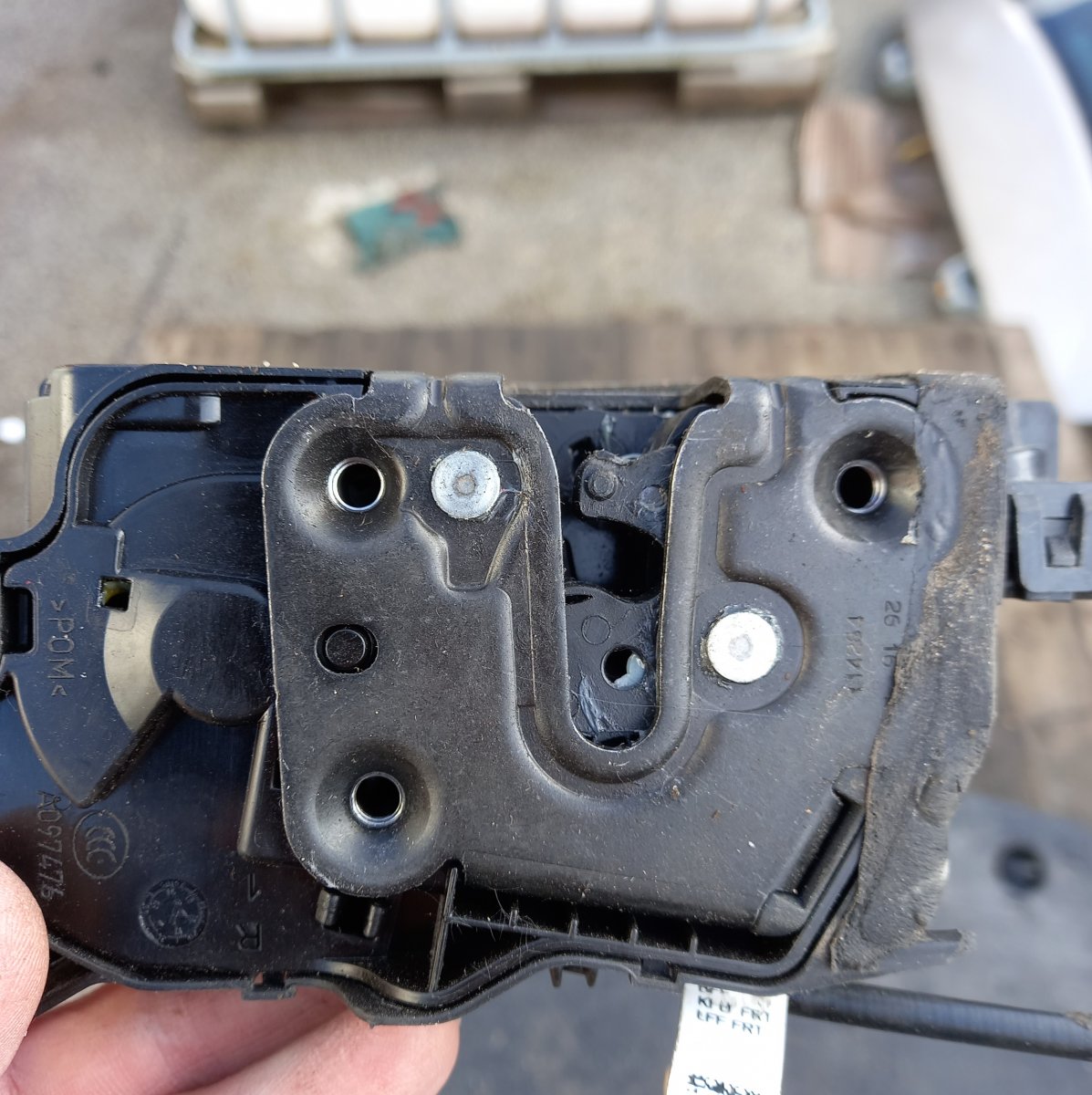 Renault Megane Door lock — front right Door lock — front right — RENAULT MEGANE (IV B9...