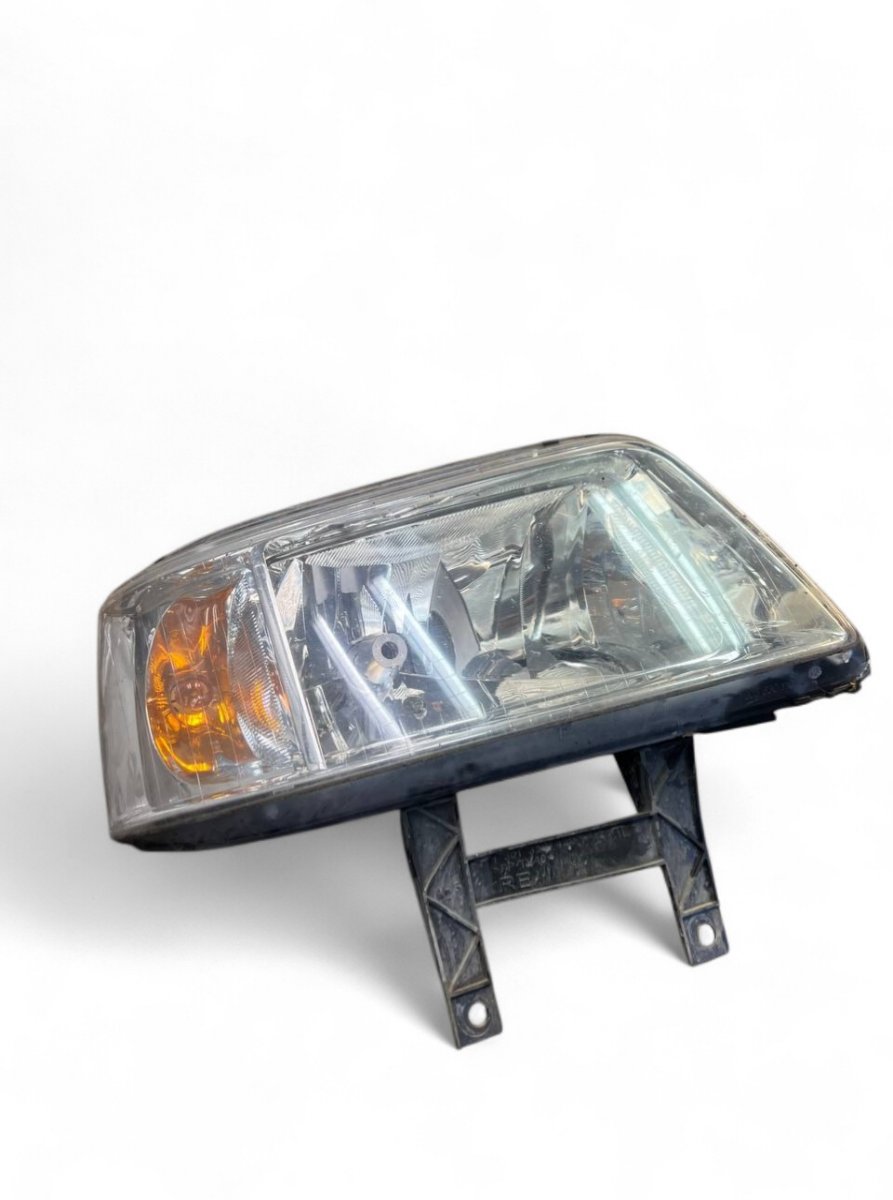 Volkswagen Transporter (T5, Caravelle, Multivan) Right headlight Right headlight — VW TRANSPORTER T5 / MULTIVAN ...