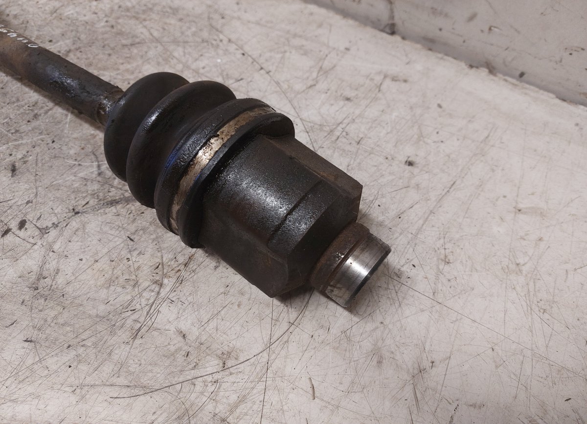 Hyundai Santa Fe Driveshaft — front right Driveshaft — front right — HYUNDAI SANTA FE I (...
