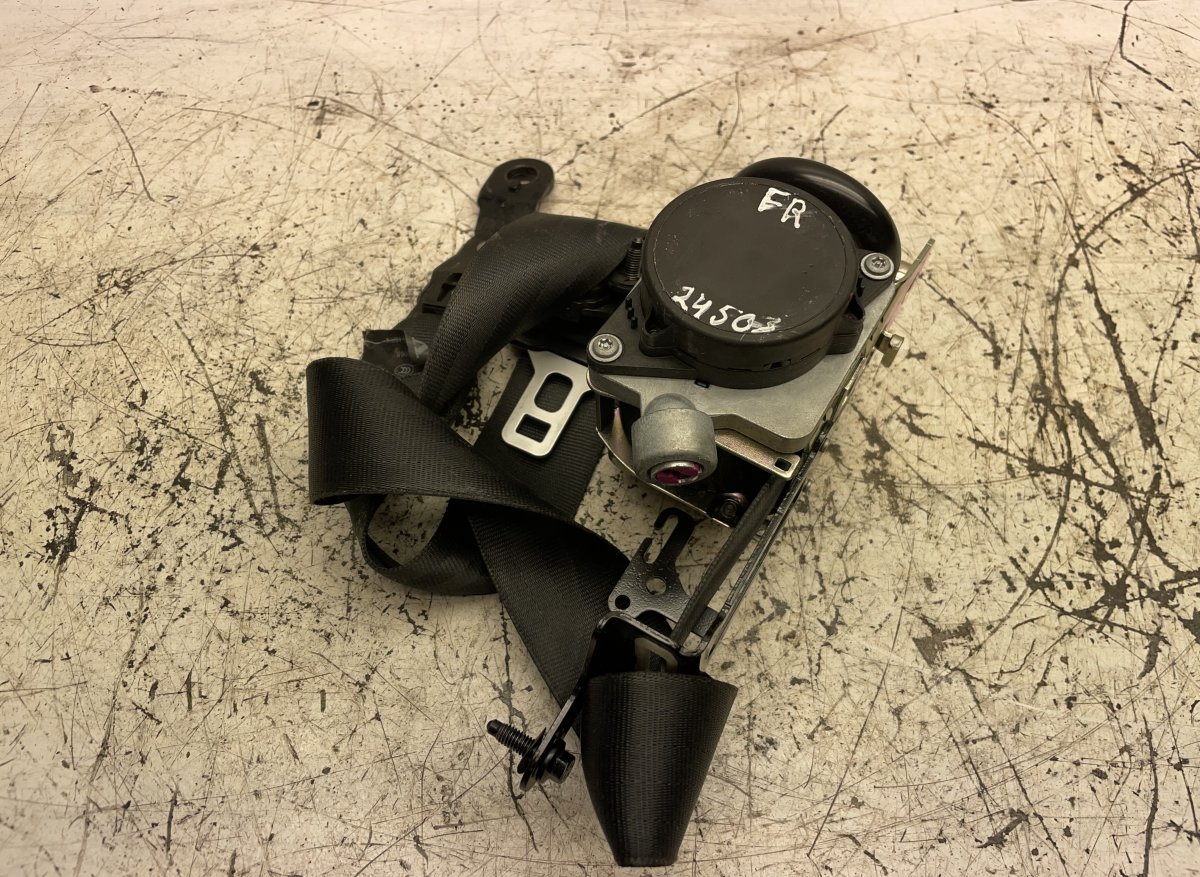 Volvo S60 Seat belt — front right Seat belt — front right — VOLVO S60 II / V60 I ...
