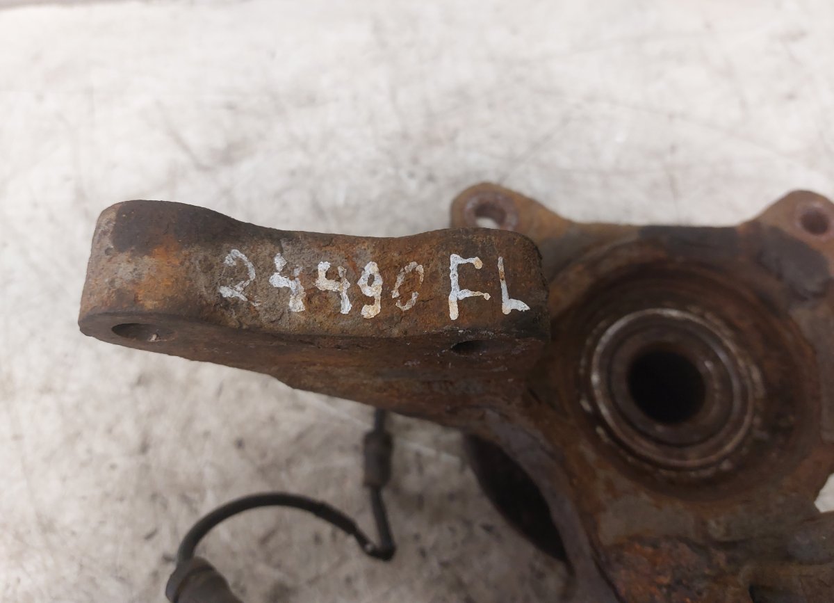 Hyundai Santa Fe Wheel bearing housing — front left Wheel bearing housing — front left — HYUNDAI SA...