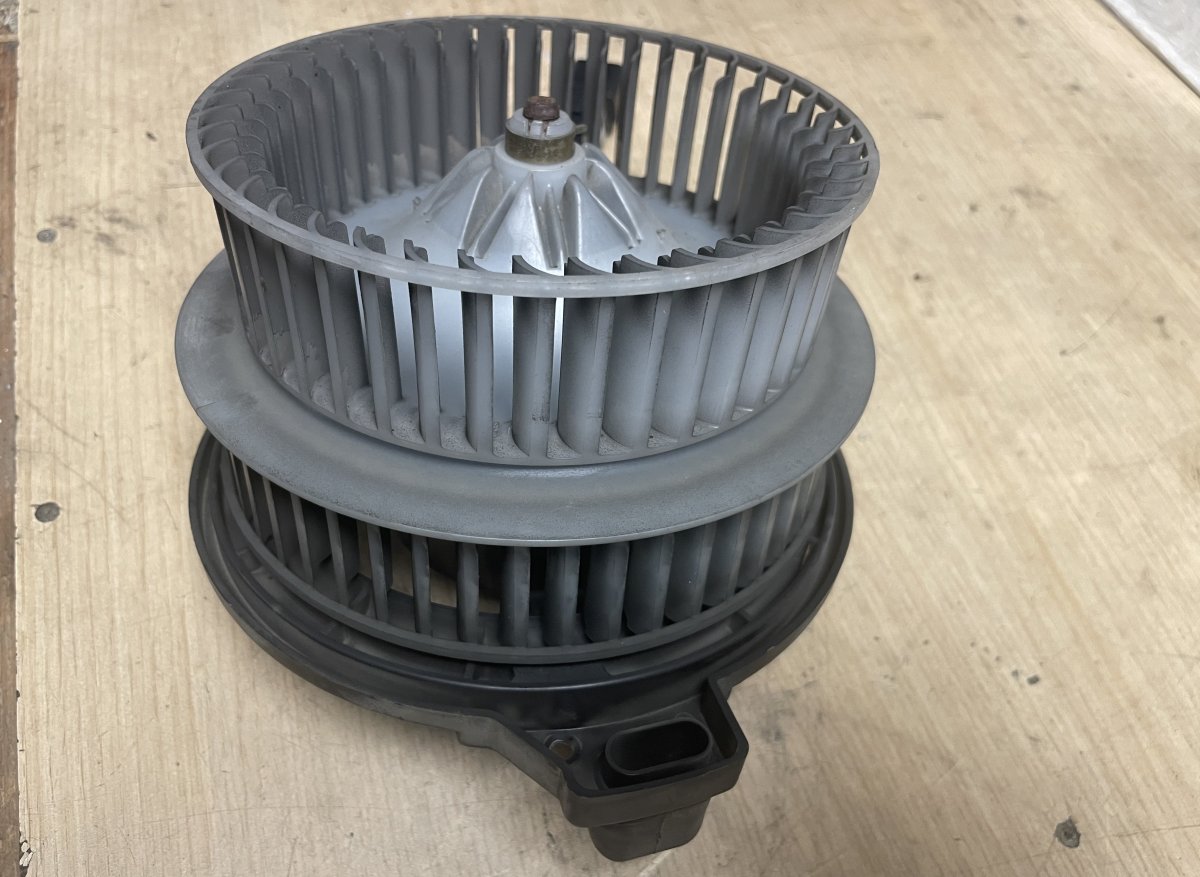Toyota Corolla Verso Heater Blower Motor Heater blower motor — TOYOTA COROLLA Verso II (...
