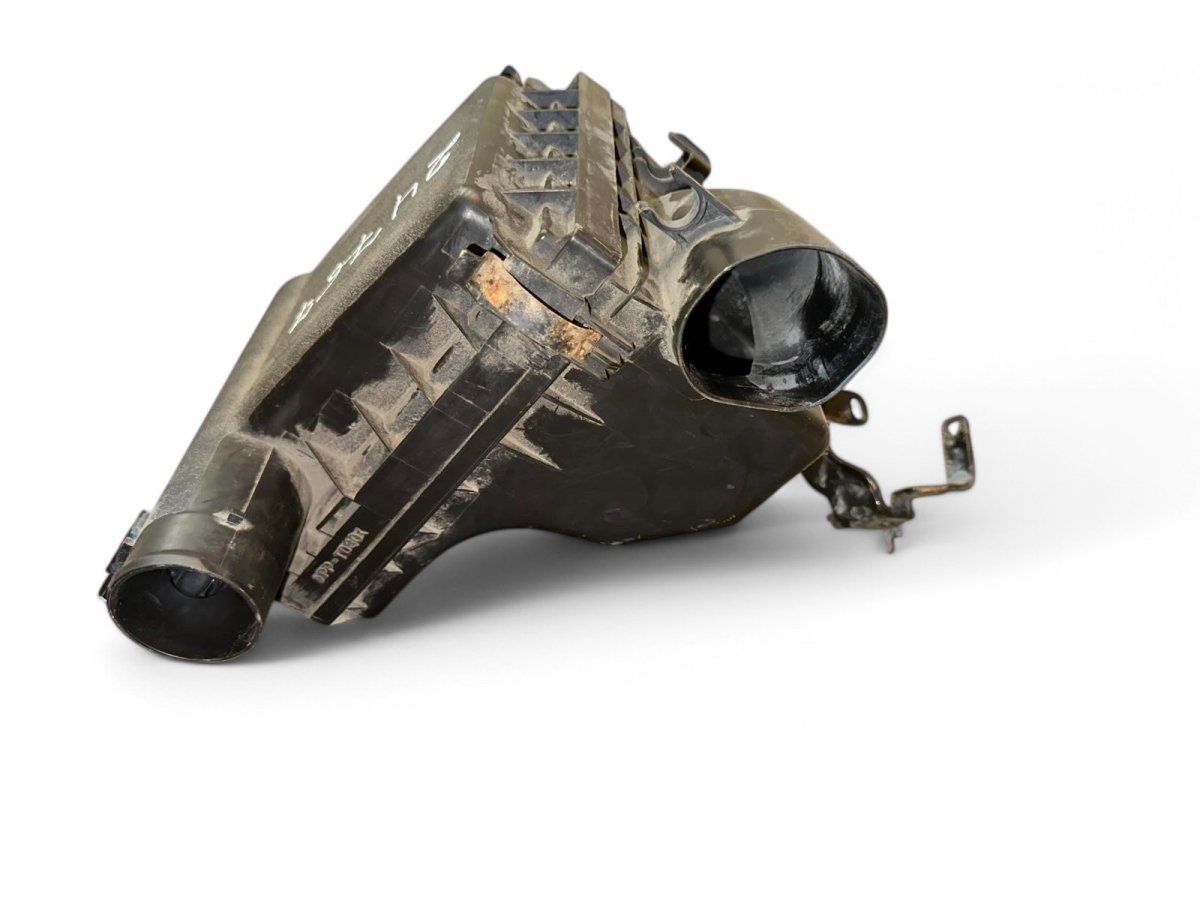 Toyota Prius Air filter housing Air filter housing — TOYOTA PRIUS III (XW30) (2...