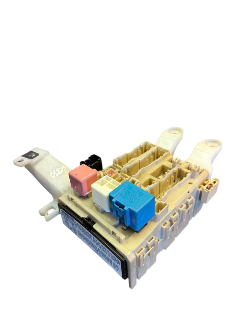 Toyota Verso Fuse box Fuse box — TOYOTA VERSO (AR20) (2009-2018) — 82...
