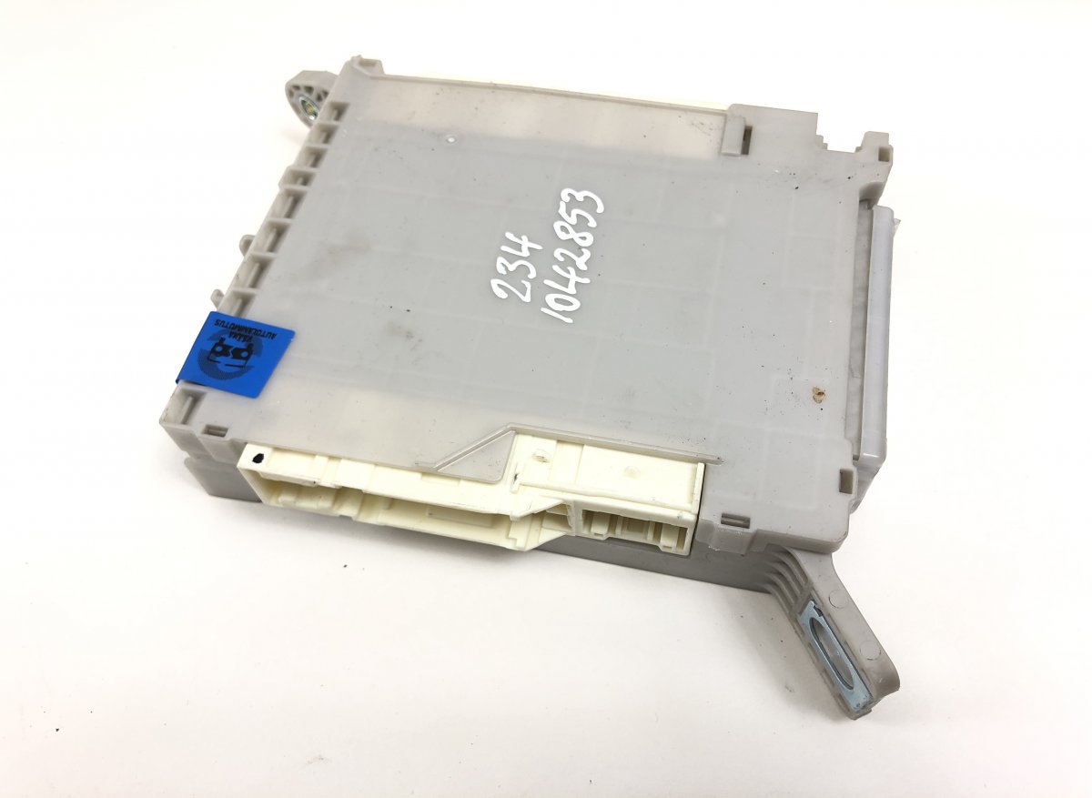 Lexus GS Fuse box Fuse box — LEXUS GS IV (2011-2020) — 8273030L50...
