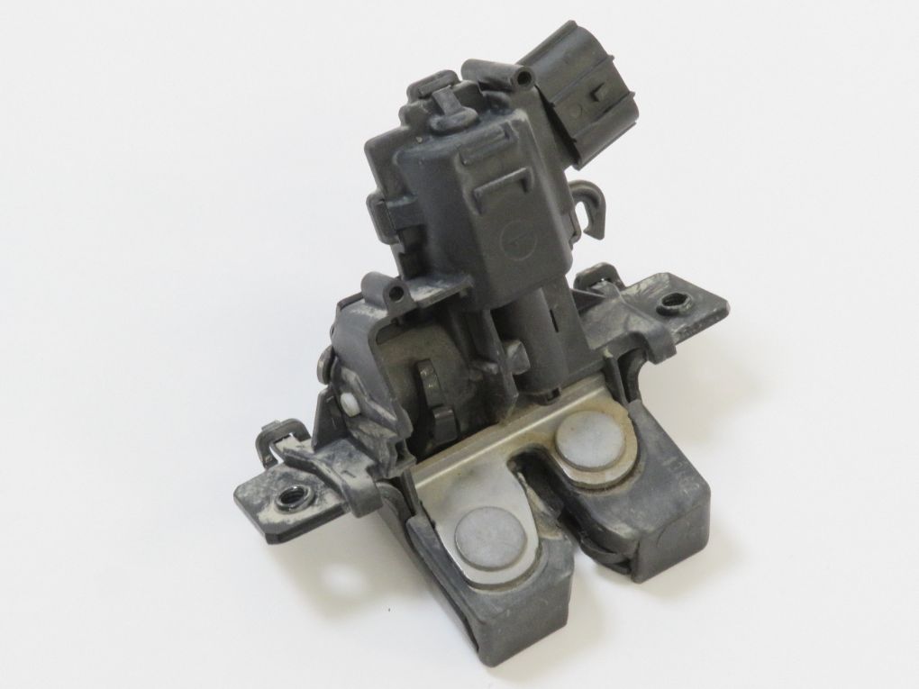 Toyota Yaris Boot lid / tailgate lock