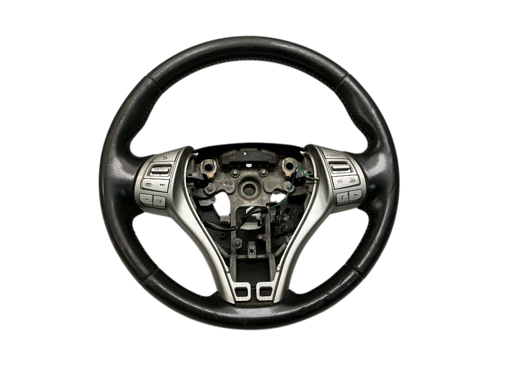Nissan Qashqai (J11) steering wheel