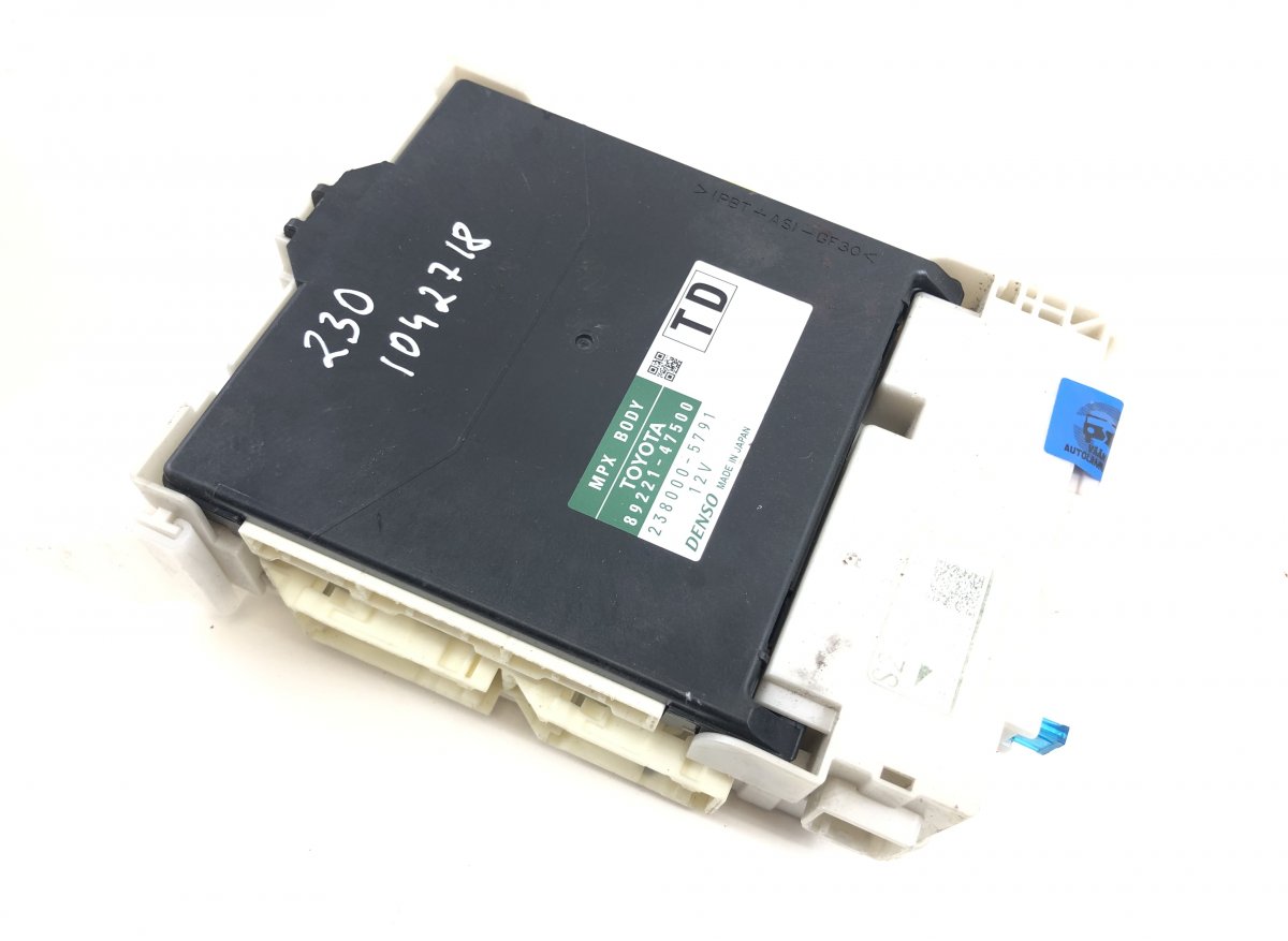 Toyota Prius+ Fuse box Fuse box — TOYOTA PRIUS III PLUS (XW40) (2011-2...