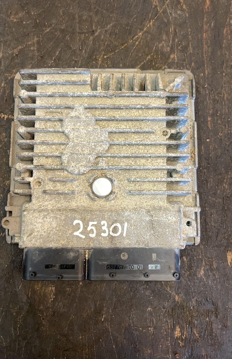 Skoda Octavia Engine control unit (ECU) Engine control unit (ECU) — SKODA OCTAVIA II (1...
